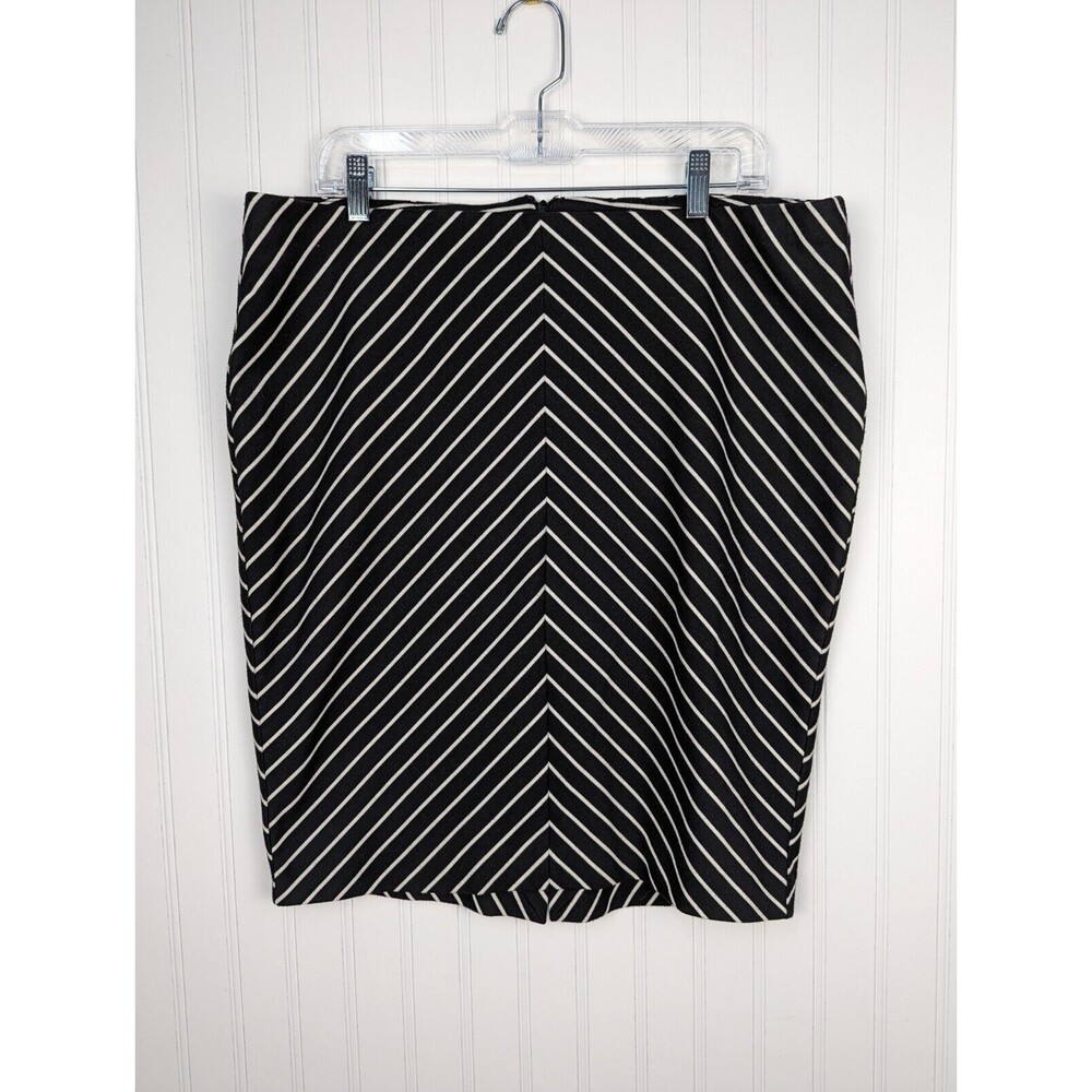 Lane Bryant‎ Women's Skirt Black White Striped Pencil Career Stretch Business 16